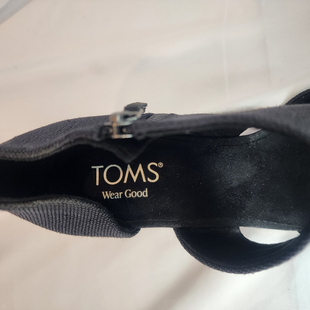Toms Milan Black Closed Toe and Heel with Crossover Strap, Brown
Heel, Size 10 - Picture 3 of 10